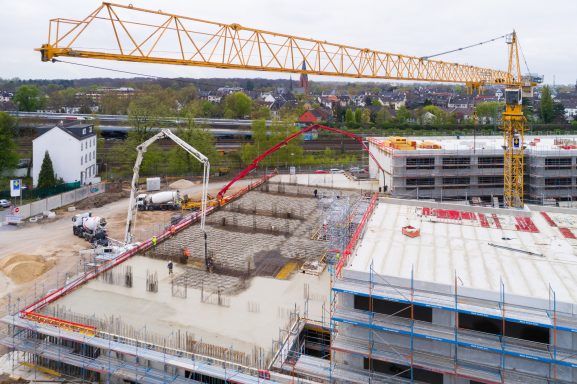 Baustelle mit Kran